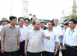 Thủ tướng Nguyễn Xuân Phúc: Nhanh chóng khôi phục sản xuất, đời sống tại Hà Tĩnh 